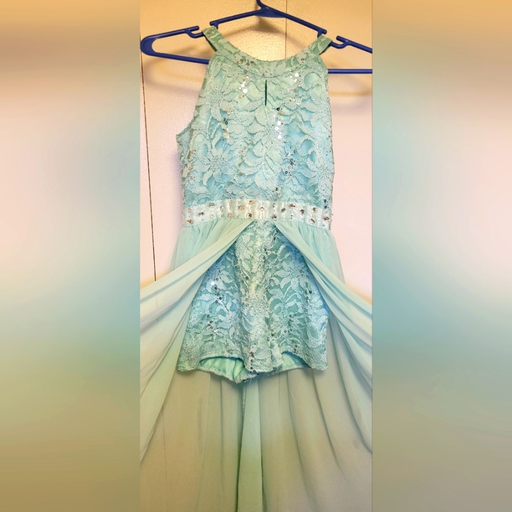 Elegant Lace Dress in Mint Green